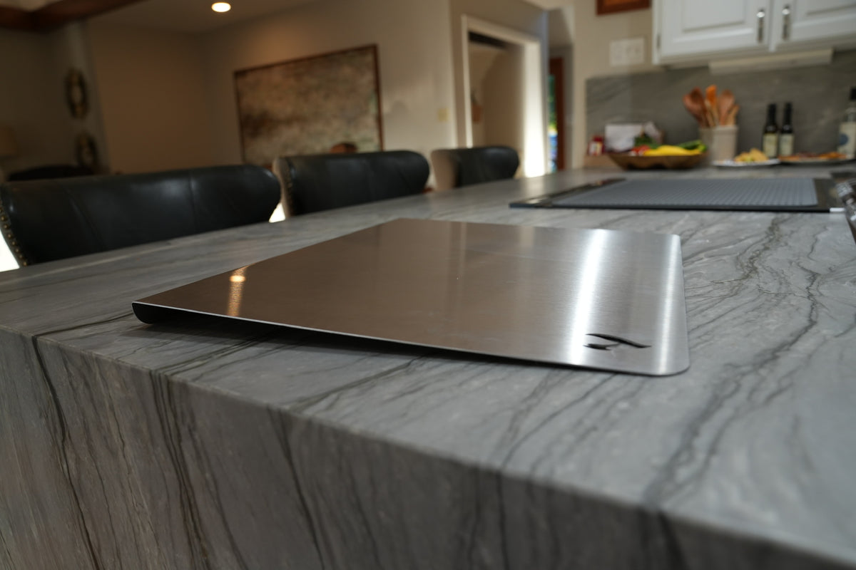 STELE 15 — Compact Solid 304 Stainless Cutting Board